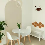 Le Albarelle Bed and Breakfast Άλμπα