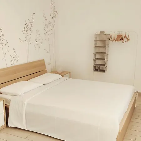 Bed and Breakfast Le Albarelle Άλμπα