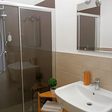 Le Albarelle Bed & Breakfast Alba (Piedmont)